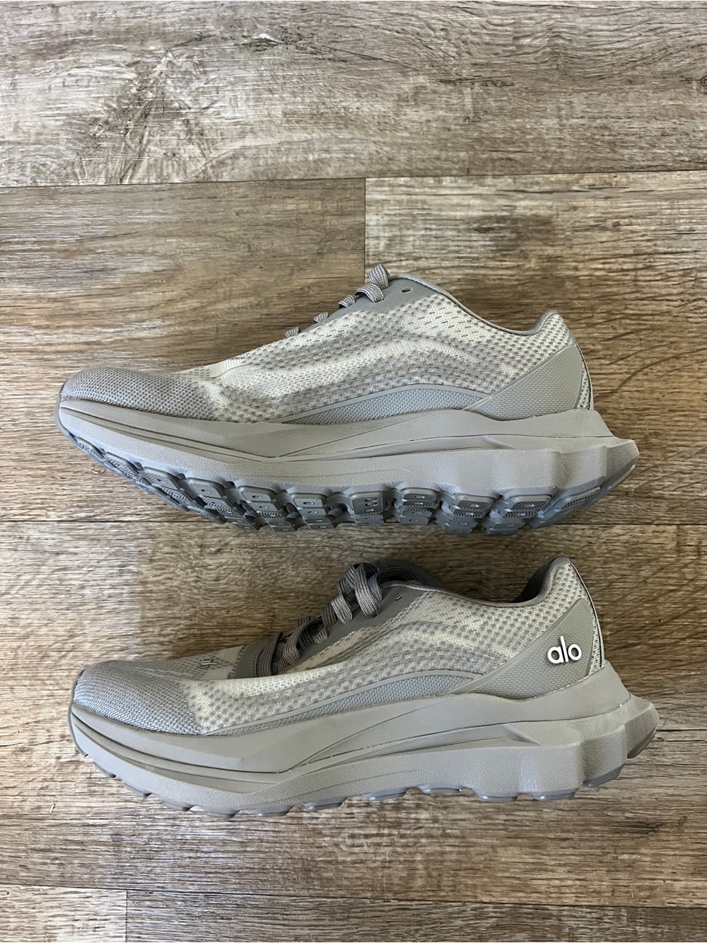 ALO Runner Running Sneaker Grey - Picture 6 of 9